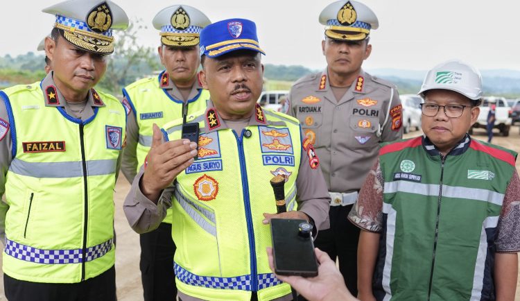 Kakorlantas Polri Irjen Pol Drs. Agus Suryonugroho S.H., M.Hum. di Tol Bocimix